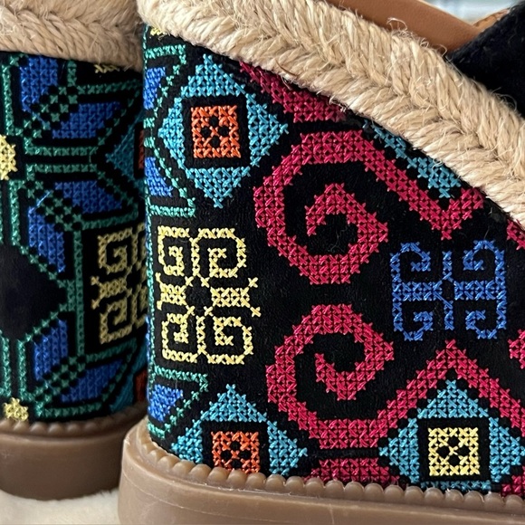 NINE WEST Rare Wedge Suede Mules Platform Cross Stitch Sandals Black Tan 8.5M - Picture 10 of 17